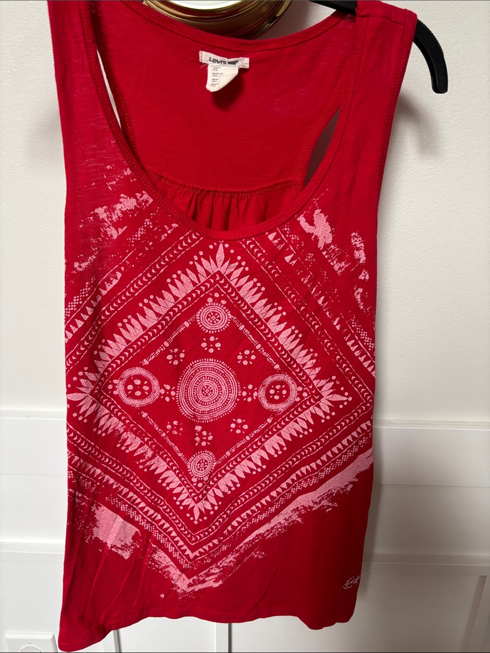 Levi’s Bandanna print racer back red graphic top size Large